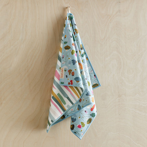 Art by Kate Lower, floral stems, reversible microfiber towels, artistic kitchen towels, kitchen towels
eco-friendly microfiber towels, ultra-absorbent, quick drying