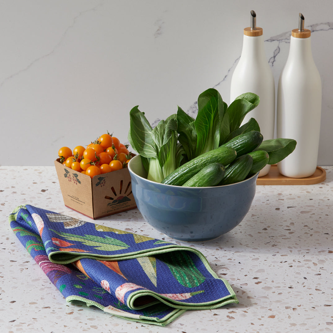 Art by Clare Youngs, farmer's market, vegetables, retro print, reversible microfiber towels, artistic kitchen towels, kitchen towels
eco-friendly microfiber towels, ultra-absorbent, quick drying, food