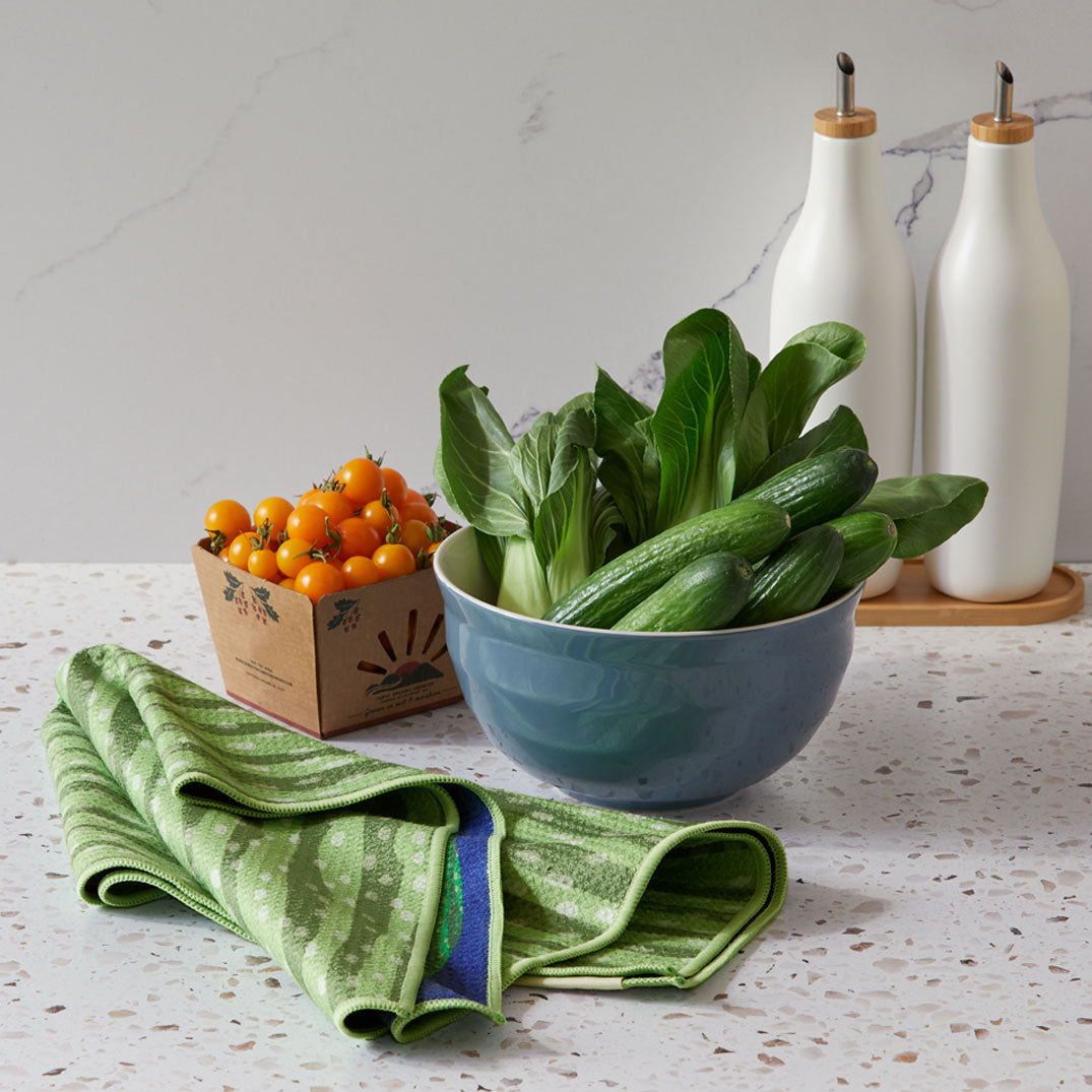 Art by Clare Youngs, farmer's market, vegetables, retro print, reversible microfiber towels, artistic kitchen towels, kitchen towels
eco-friendly microfiber towels, ultra-absorbent, quick drying, food