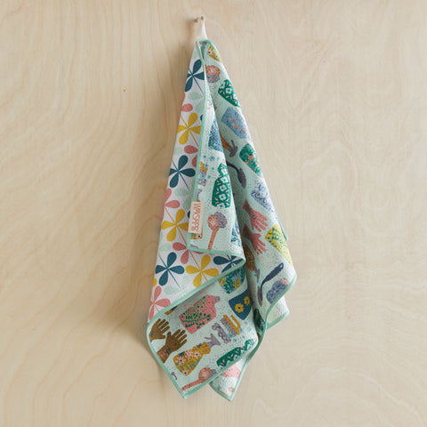 Art by Annick Schmidt-Reichardt, cleaning day towel, retro kitchen towel, reversible microfiber towels, artistic kitchen towels, kitchen towels
eco-friendly microfiber towels, ultra-absorbent, quick drying
